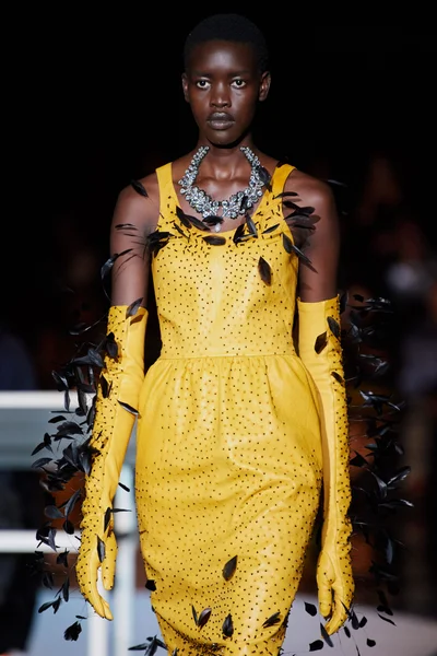 Look 27